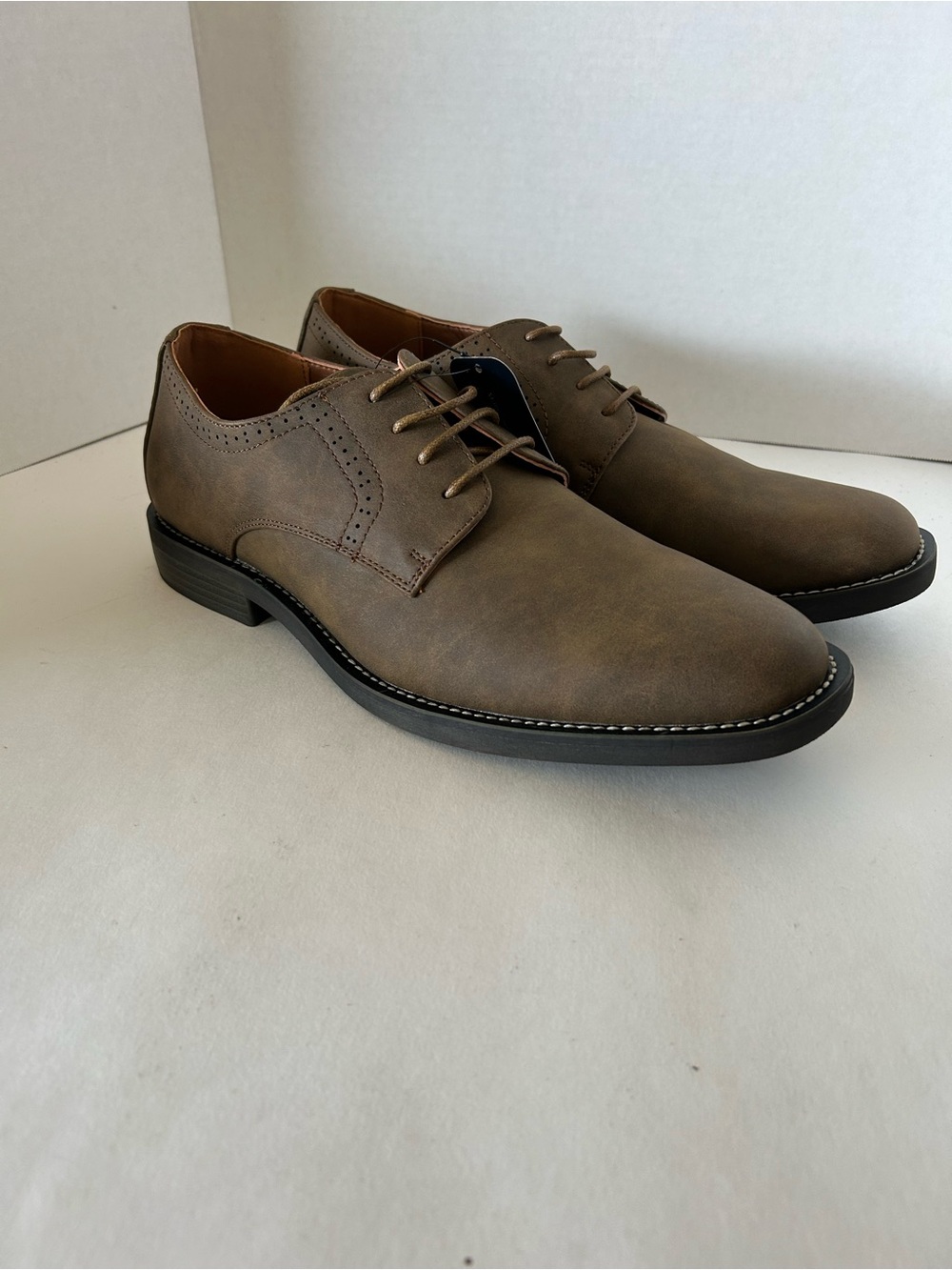 Men's Jonsen Brown Derby Style Shoes. Size 10